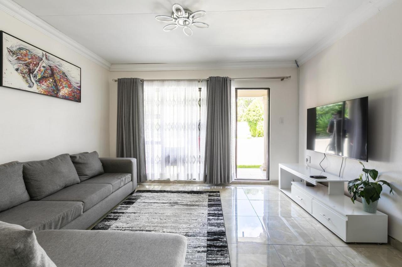 Signature Lodge Kempton Park Exterior photo